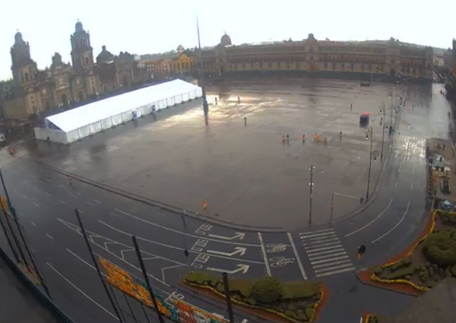 hay lluvia ligera en Circuito Plaza de la Constitución. (Webcams de México)
