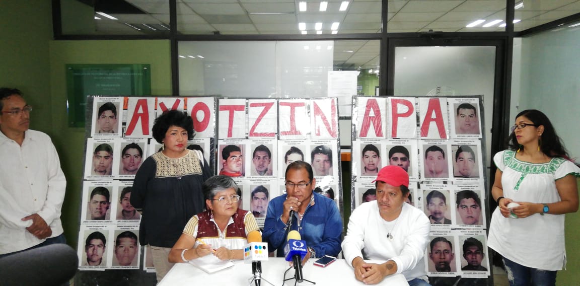 Padres de normalistas de Ayotzinapa desaparecidos anunciaron una megamarcha en CIudad de México (Andrés Lobato)
