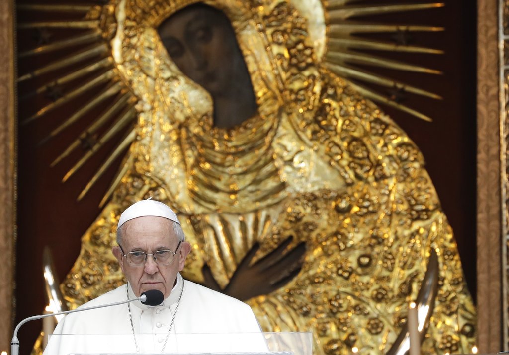 El papa Francisco también se presentó en Lituania, donde dijo estar en contra del autoritarismo. (AP)