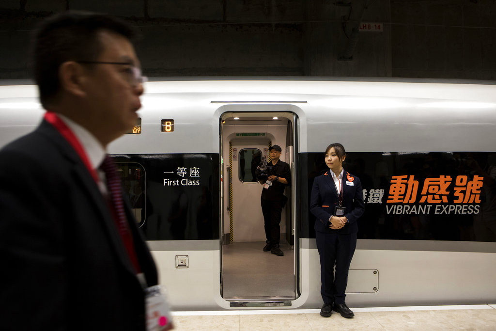 El tren reducirá el tiempo entre Hong Kong y China en casi 90 minutos. (AP)