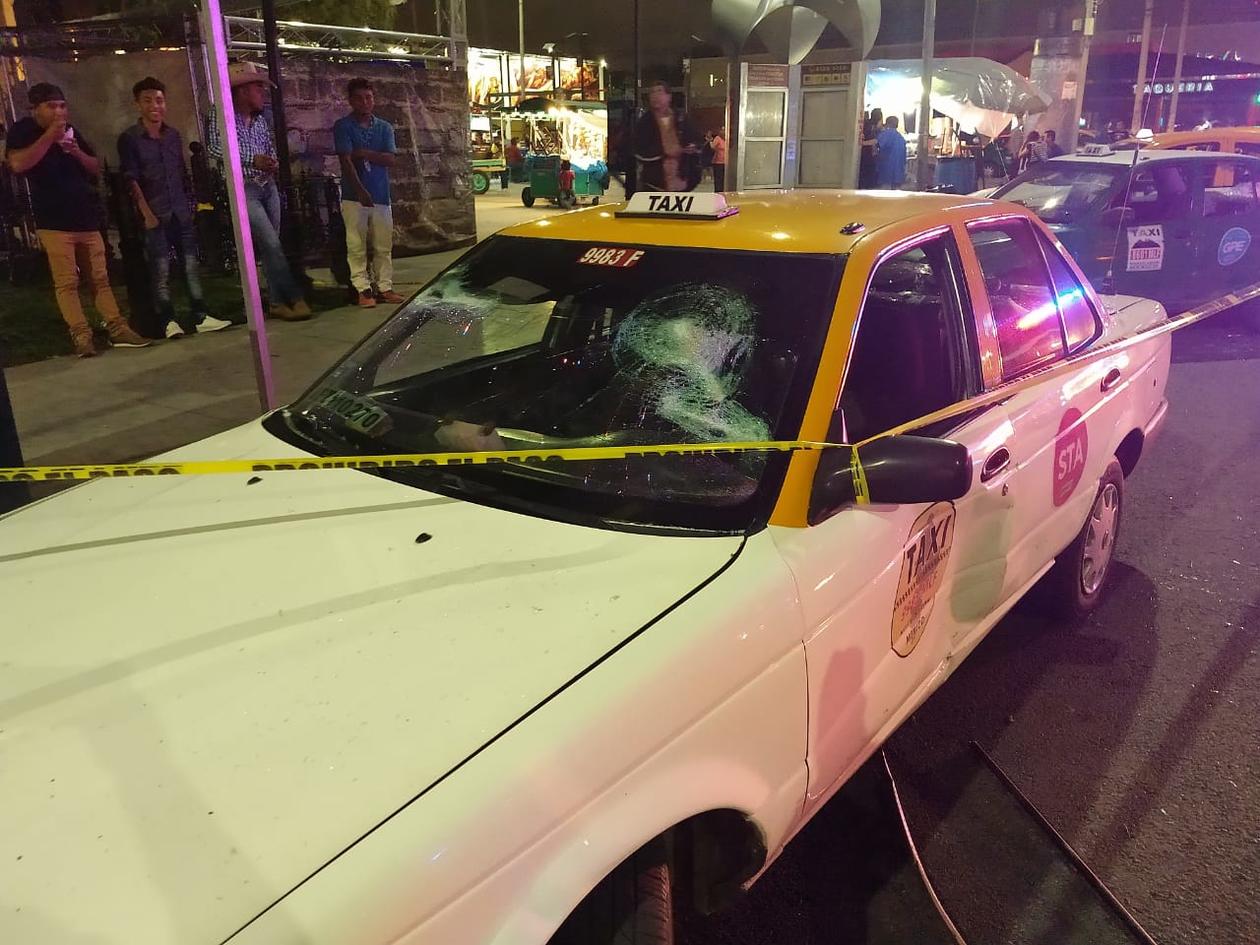 Al menos cinco de los agresores fueron detenidos por los policías municipales. (Foto: Israel Santacruz)