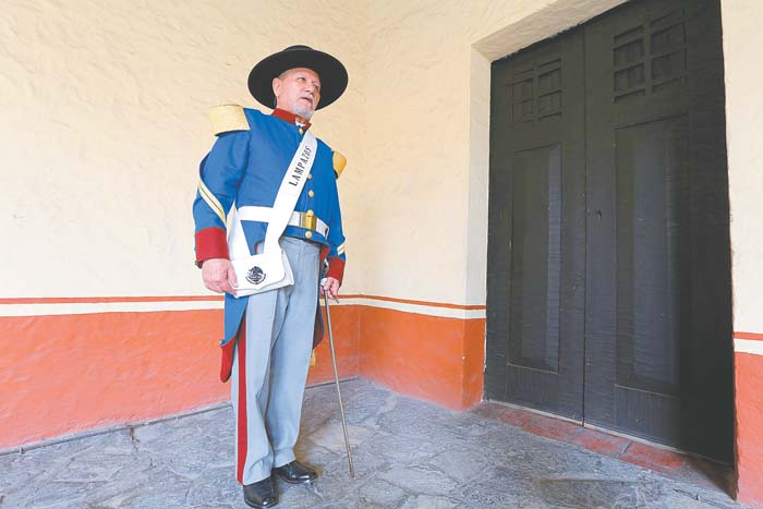 El teniente retirado ofreció una plática sobre el personaje.