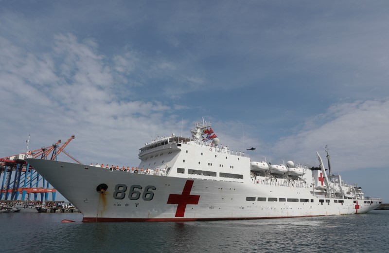 La llegada del buque coincide con el fuerte impacto de la crisis económica sobre la salud, con escasez de 85% de medicinas y 80 por ciento de material