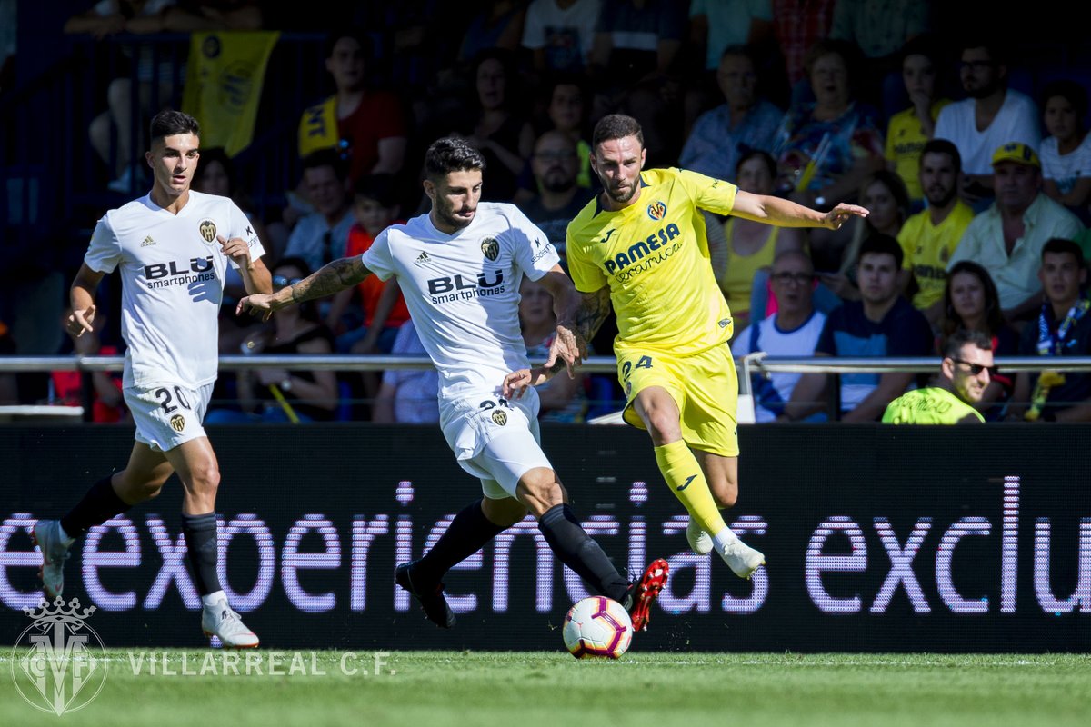 Miguel Layún fue titular con el Villarreal en el partido ante el Valencia (Twitter @VillarrealCF)