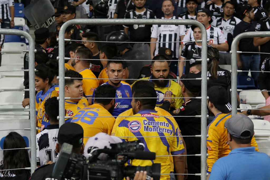 La violencia ha sido un constante mal en últimas fechas dentro del Clásico Regio (Imago7)