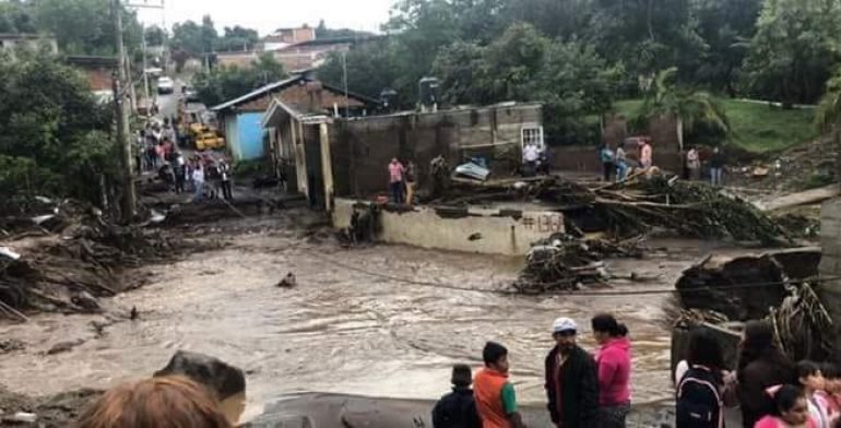 El desbordamiento dejó severos daños en el municipio de Michoacán. (Quadratín)