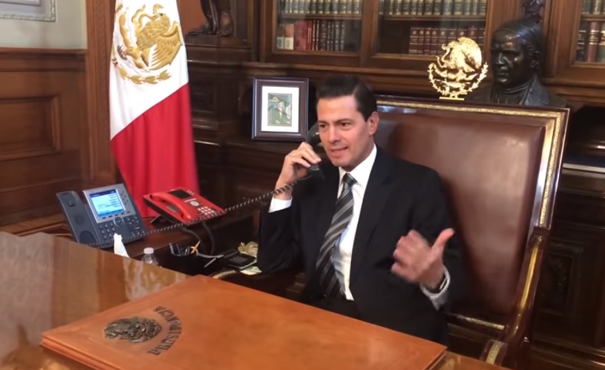 Al finalizar el video el mandatario le manda un abrazo a su interlocutor.