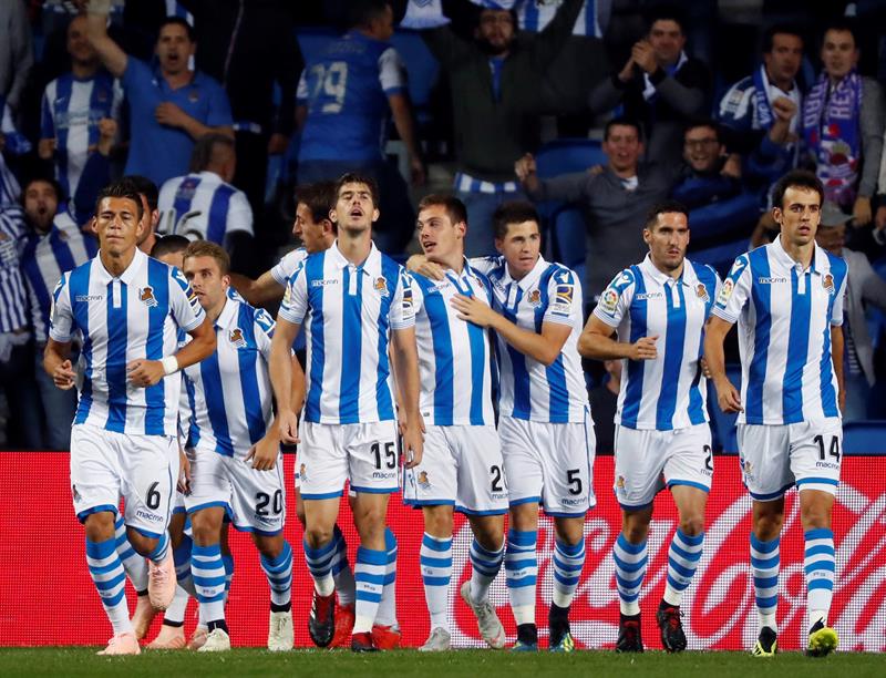 Héctor Moreno y la Real Sociedad empataron vs Rayo Vallecano (EFE)