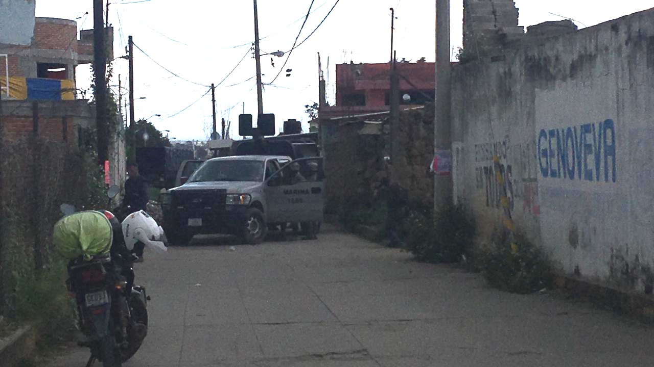 En San Lorenzo Almecatla, en el municipio de Cuautlancingo, elementos de la Marina mantienen presencia en operativo contra ‘huachicol’. (Andrés Lobato
