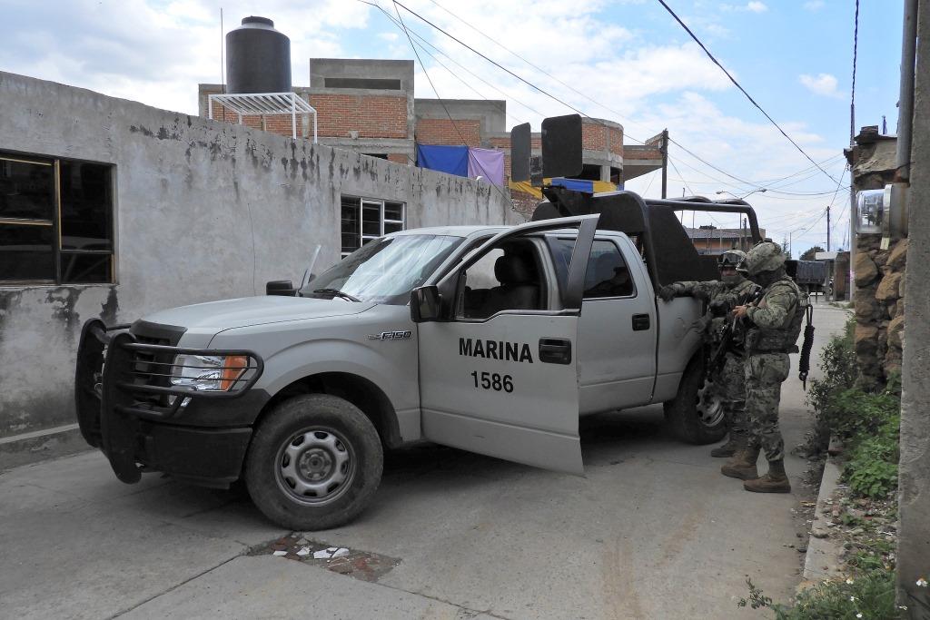 En San Lorenzo Almecatla, en el municipio de Cuautlancingo, elementos de la Marina mantienen presencia en operativo contra ‘huachicol’. (Agencia Enfoq