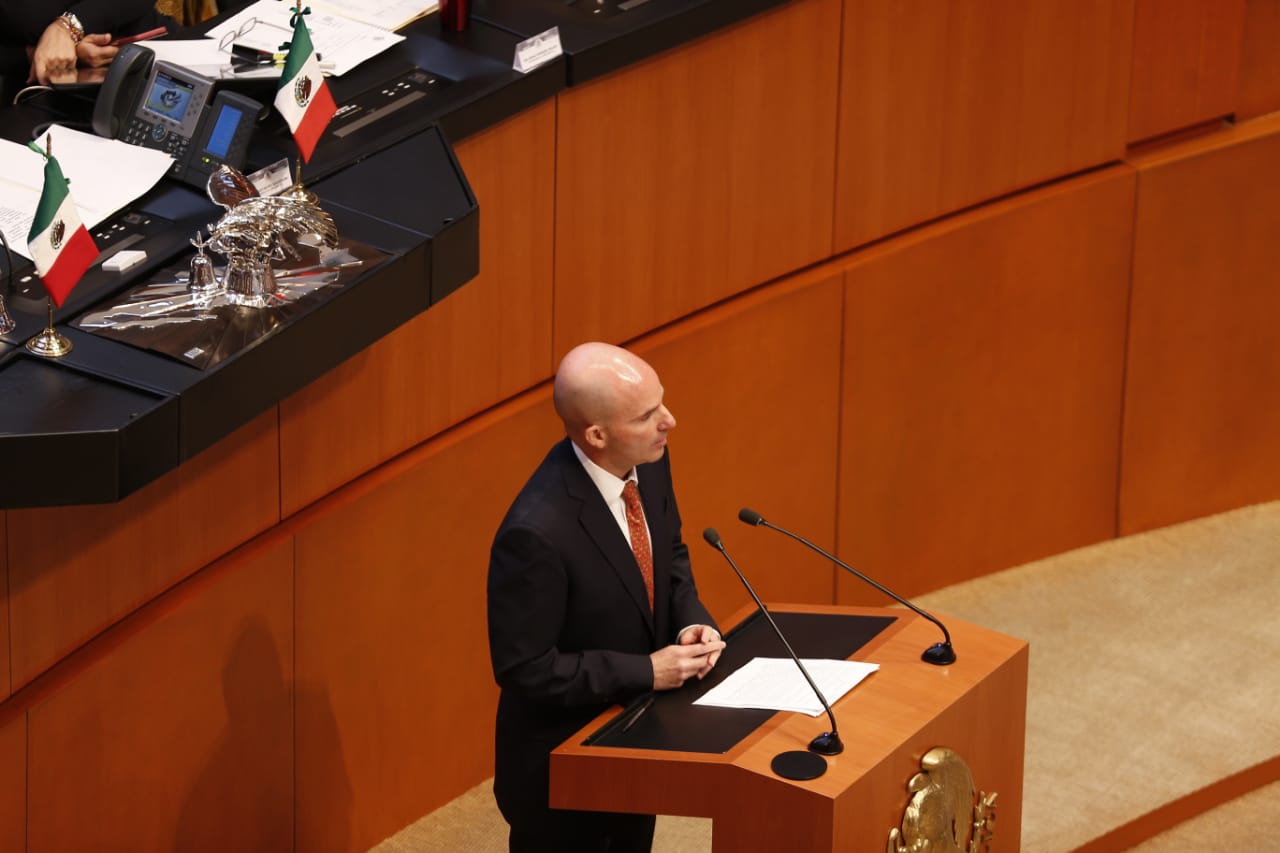 El secretario de Hacienda, José Antonio González Anaya, comparece ante el Pleno de la Cámara de Senadores.