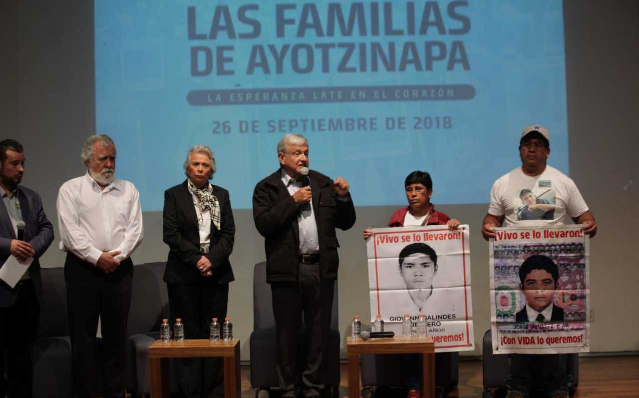 Ayotzinapa: AMLO acuerda con padres de los 43 crear comisión de la ...