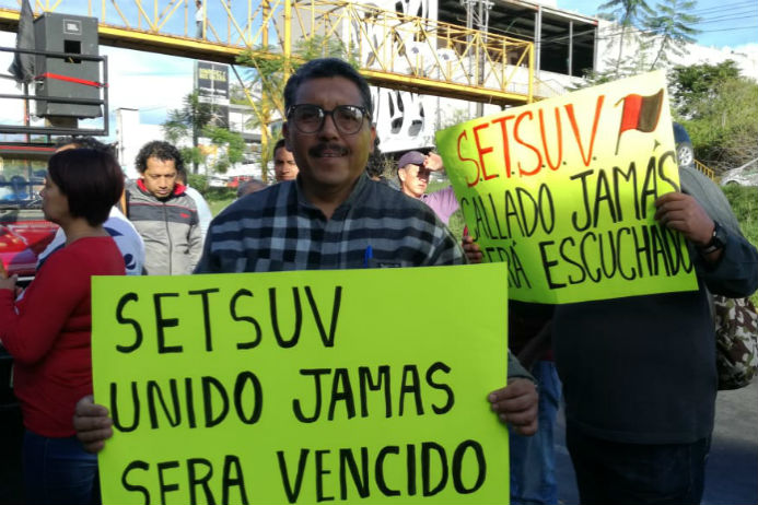 Los sindicalistas se plantaron frente a las instalaciones de la dependencia por dos horas.