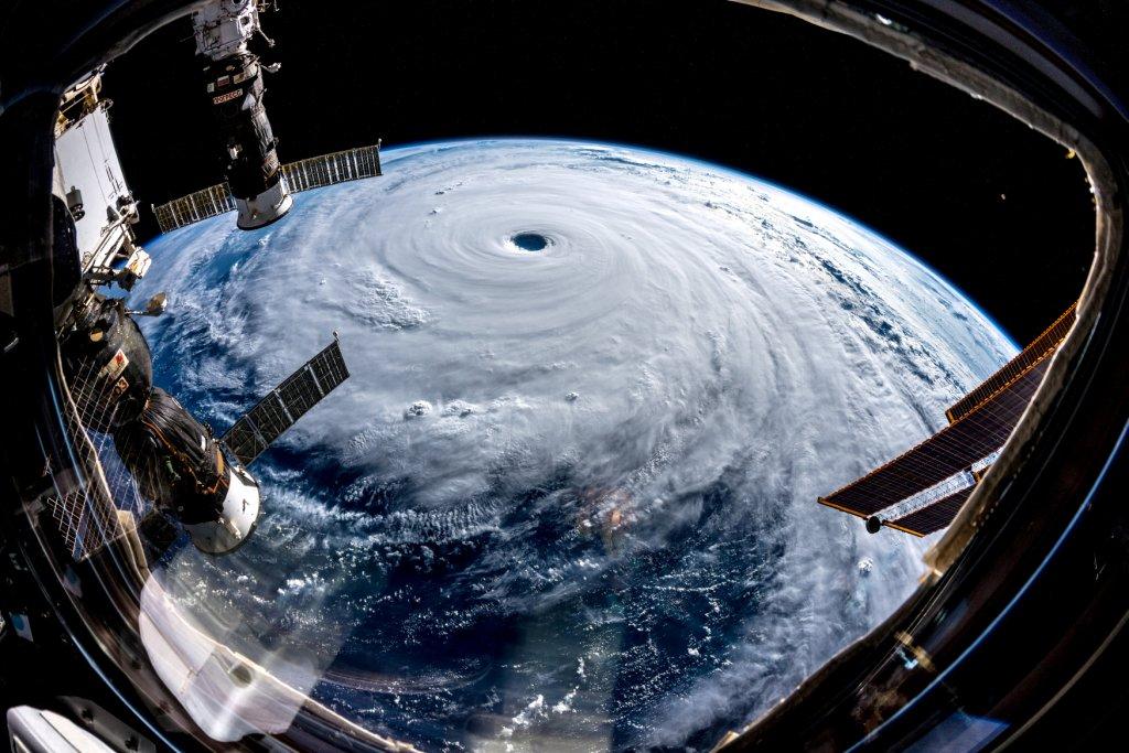 El tifón Trami es visto desde la Estación Espacial Internacional mientras se dirige a Japón. NASA