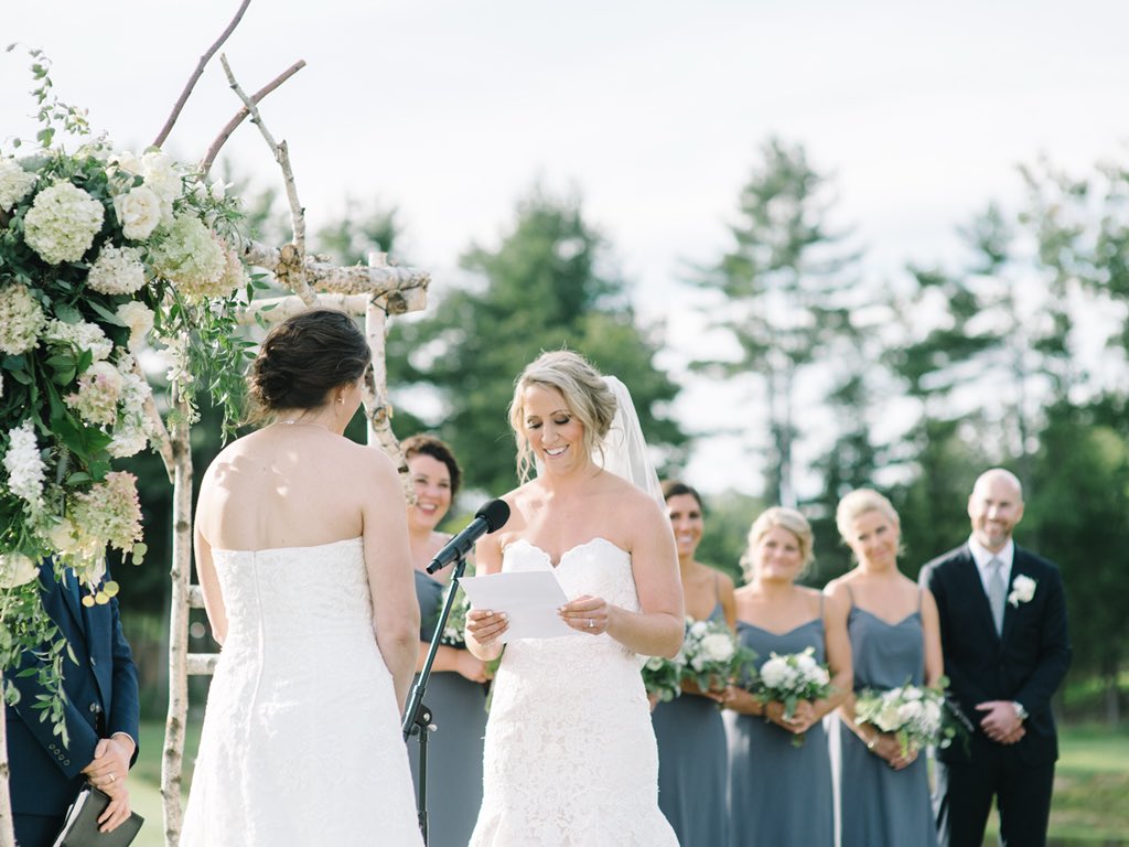 Meghan Duggan y Gillian Apps se casaron (@mduggan10)