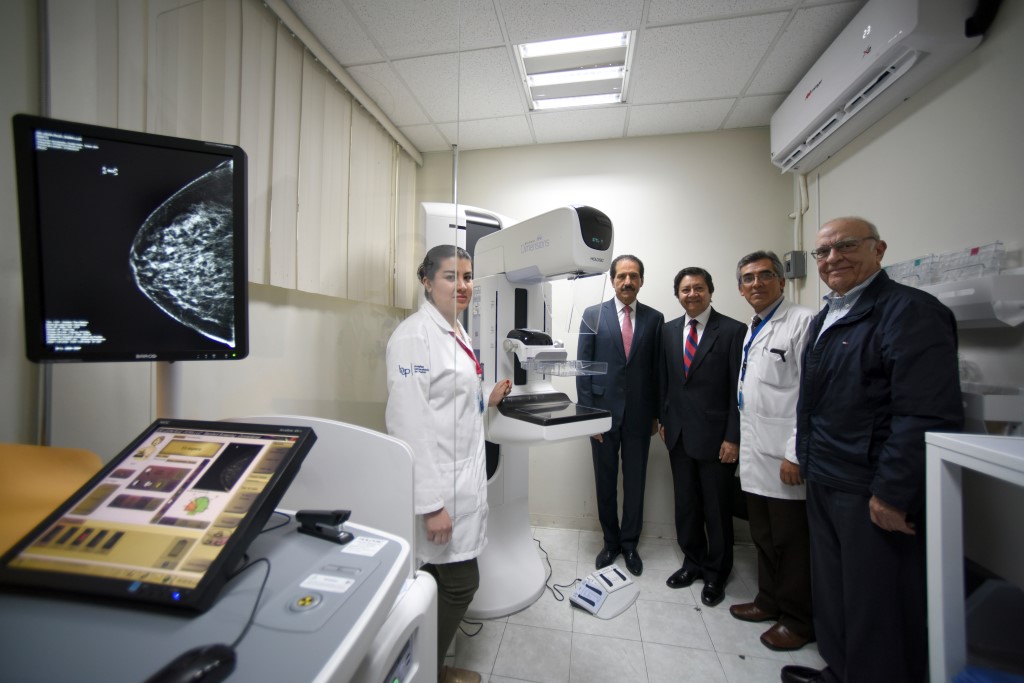 Recibe Rector Alfonso Esparza mastógrafo donado gracias a la gestión del Instituto Nacional de Cancerología (Especial)