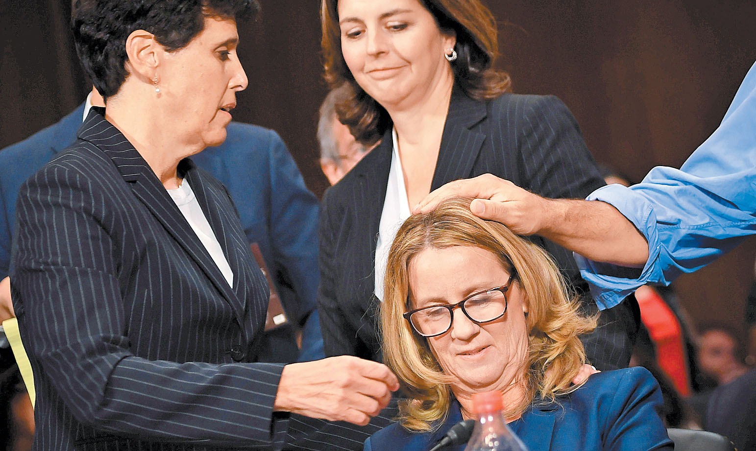 Christine Blasey Ford reiteró en la sala del Senado sus señalamientos contra el candidato de Trump. (Saul Loeb/Reuters)