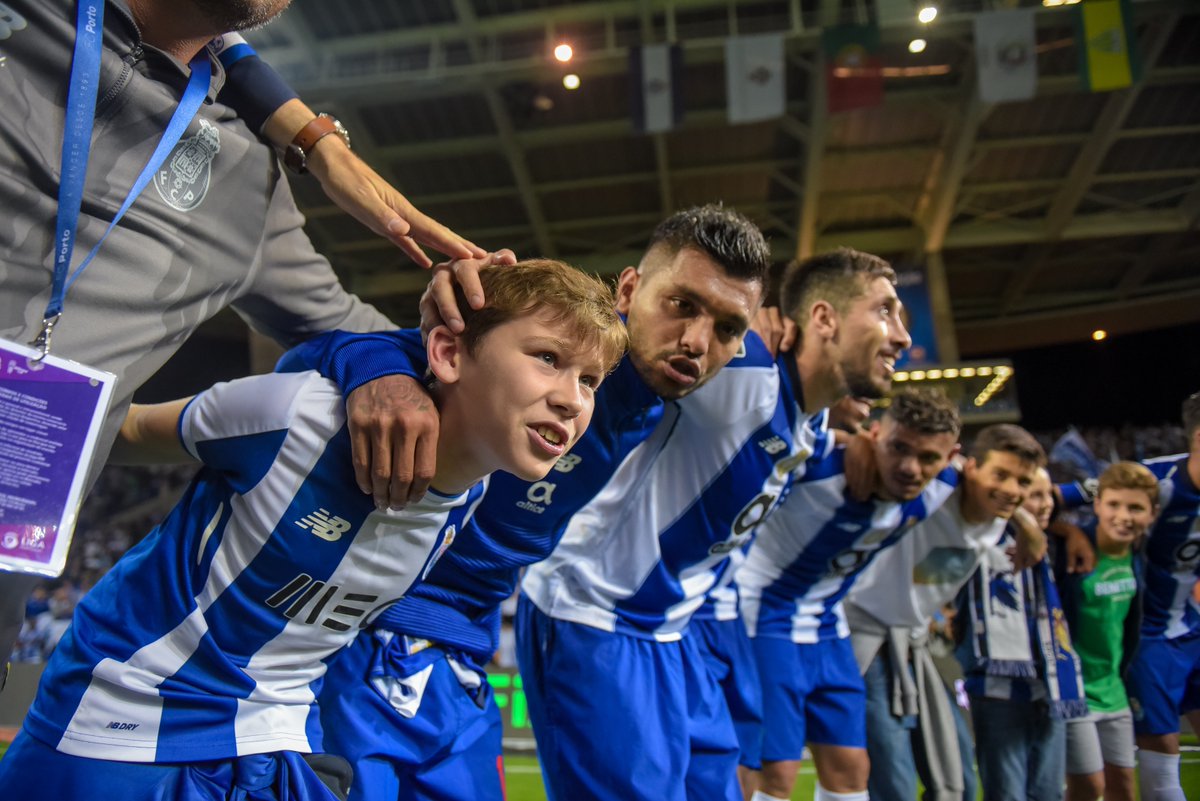 Jugadores del Porto en festejo (@FCPorto)