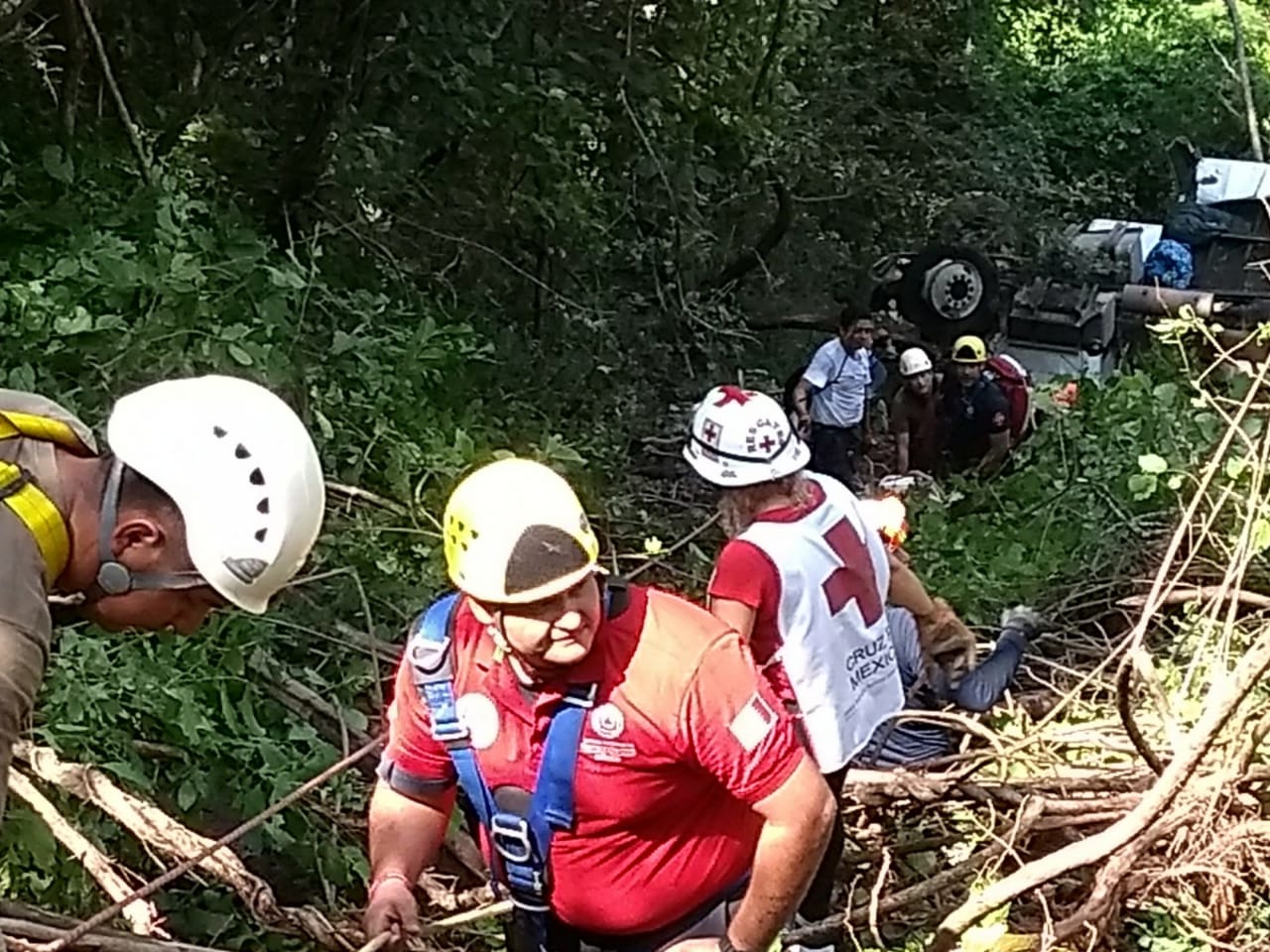 Los integrantes de un grupo musical llamado “Odisea Show”, sufrieron un accidente en la carretera cuando regresaban de ofrecer una presentación. (Cort