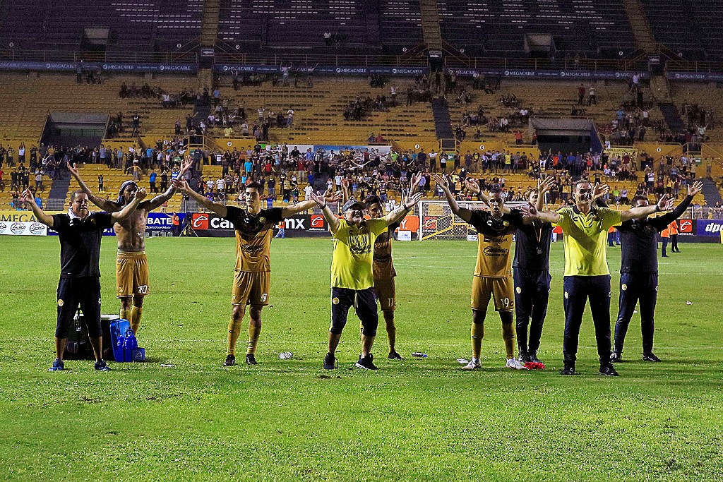 Jugadores de Dorados en festejo de gol (Imago7)