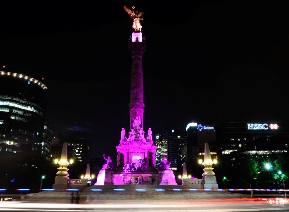 Los monumentos serán iluminados como parte de la campaña de la lucha contra el cáncer de mama. (Cuartoscuro)