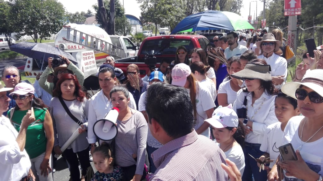 Vecinos del vivero Santa Cruz realizaron manifestación pacífica por la tala de árboles que se ha realizado en el lugar. (Elena Domínguez)