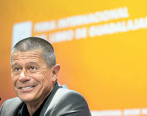Para el también cineasta, existen muchas variantes de escritura.  (Eva Becerra/FIL Guadalajara)