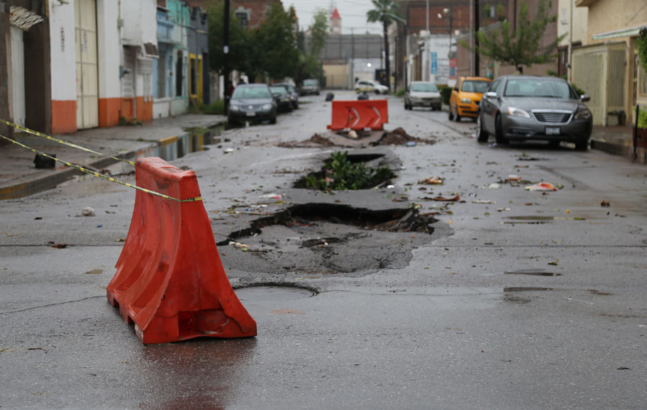 Los daños en el pavimento durante esta lluvia, resultaron mayores a la anterior. (Manuel Guadarrama)
