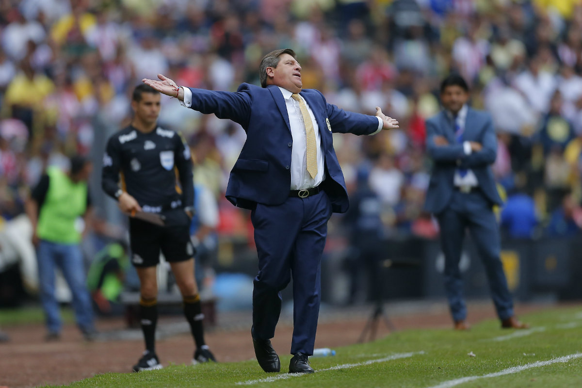 Miguel Herrera no se fue contento con el empate en el Clásico Nacional (Imago7)