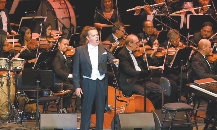 El tenor ofreció un recorrido por “la música más bonita” del país, gracias a las composiciones de Agustín Lara y Luis Alcaraz.