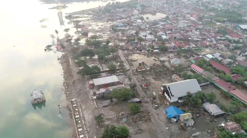 El tsunami y terremoto en Indonesia dejaron más de 800 muertos. Reuters