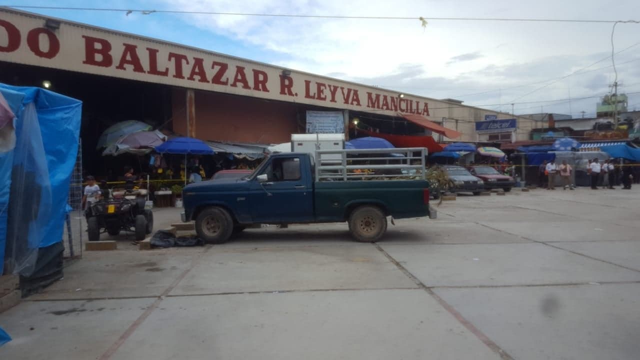 La camioneta fue trasladada al Servicio Médico Forense. (Rogelio Agustín Esteban)