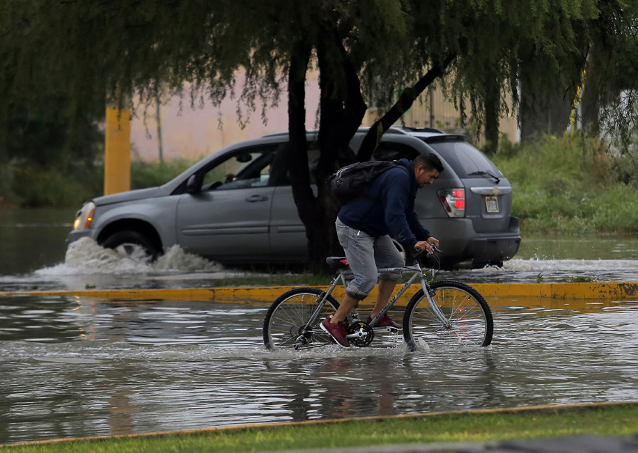 Algunas colonias de Torreón sufren de las inundaciones desde hace décadas. (Saúl González)