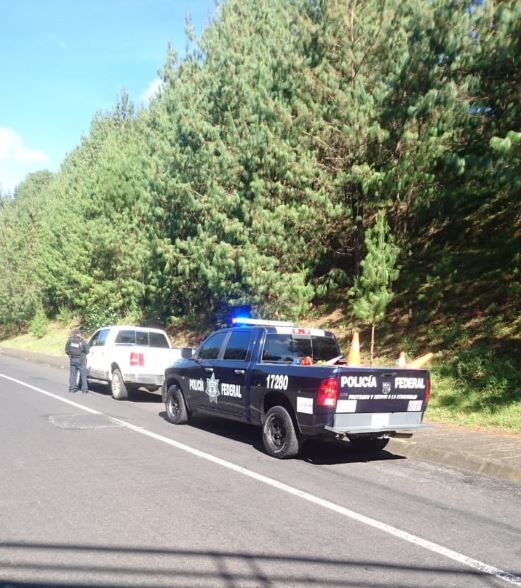 Momento en que el H1 fue detenido por pasarse los límites de velocidad en la carretera Tulancingo - Tihuatlán