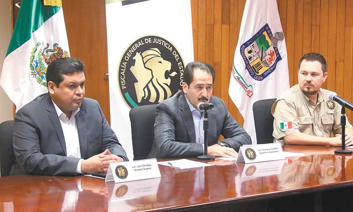 Gustavo Adolfo Guerrero (centro) ofreció una conferencia para informar sobre los avances de las investigaciones.