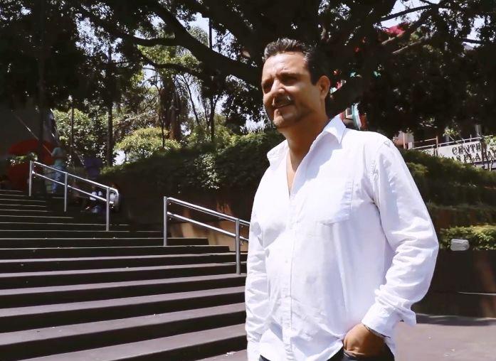 El alcalde denunció que el portón de su casa fue atacado a balazos. (Facebook)