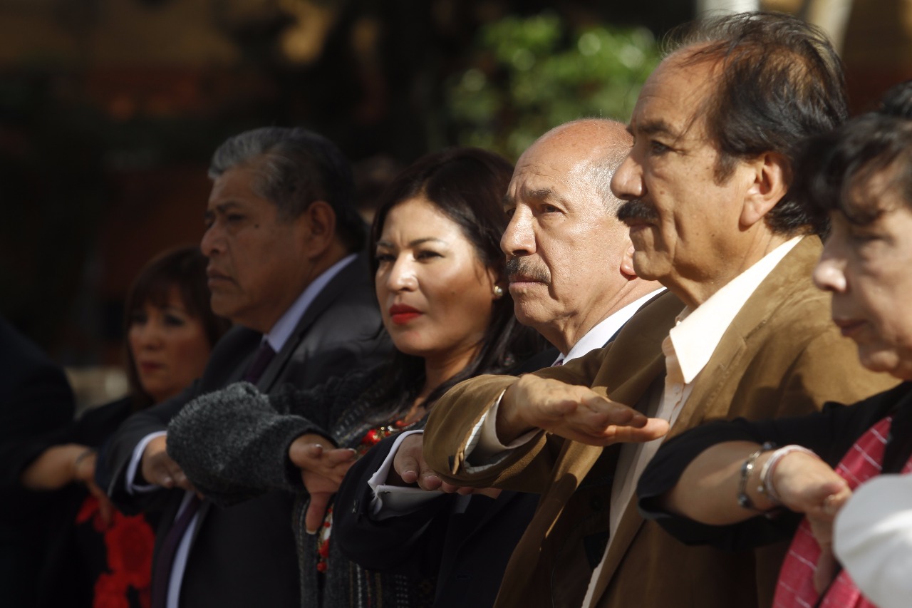 Armando Quintero tomó protesta junto a diputados de la demarcación como Lourdes Paz y Jesús Martín del Campo. (Especial)