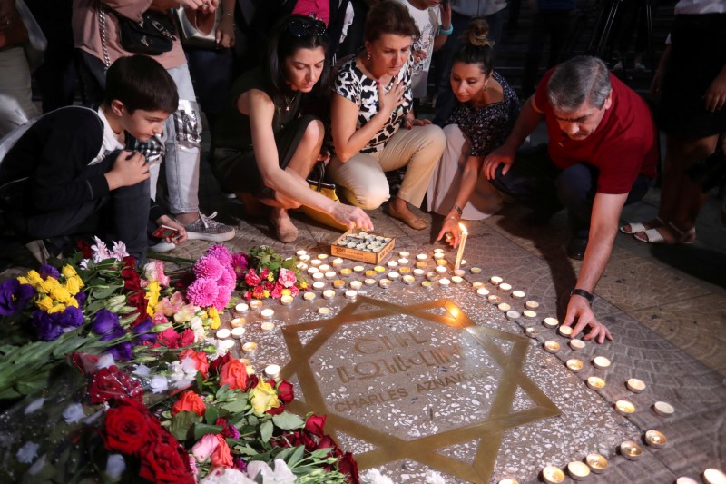 Armenios despiden al cantante Charles Aznavour. (Reuters)