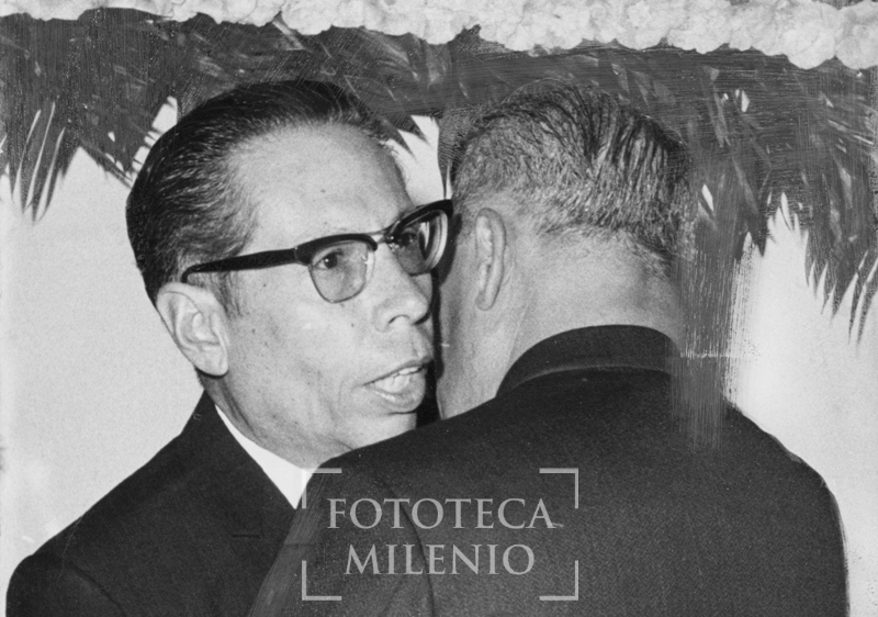 Díaz Ordaz abraza a Javier Rojo Gómez. (Fototeca MILENIO)