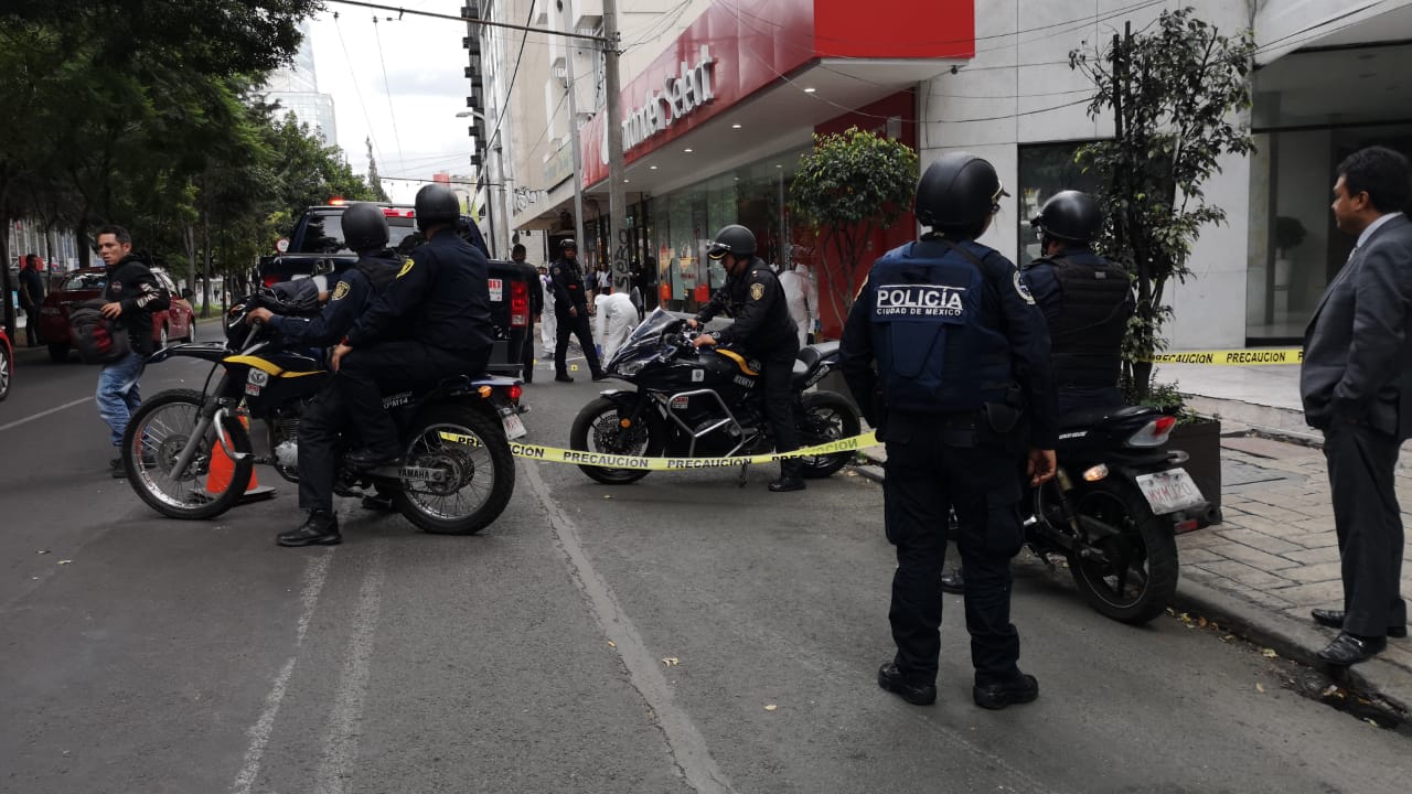 Elementos de la SSP capitalina acudieron al lugar, quienes resguardaron la zona. (Jorge Becerril)