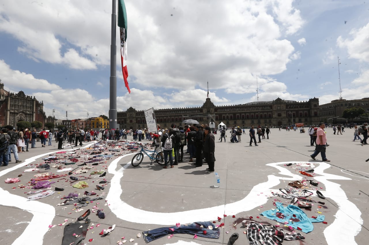 El mapa denominado 'Un grito de esperanza y rebeldía' fue pintado en el Zócalo de la CdMx. (Héctor Téllez)