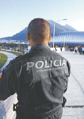 Los policías no reciben pago de parte de las directivas porque los estadios no están ubicados en su municipio. (Foto: Jorge López)