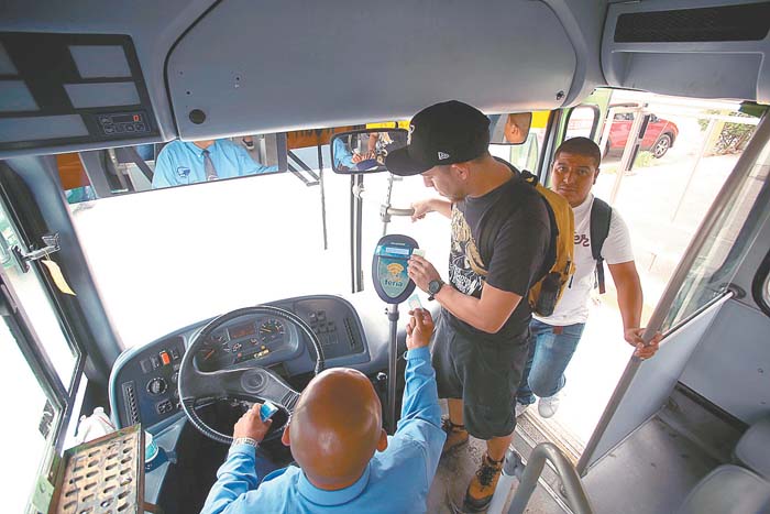 En 2013, los transportistas decían que el 30% de los pasajeros usaba el plástico y su meta era incentivar el uso.
