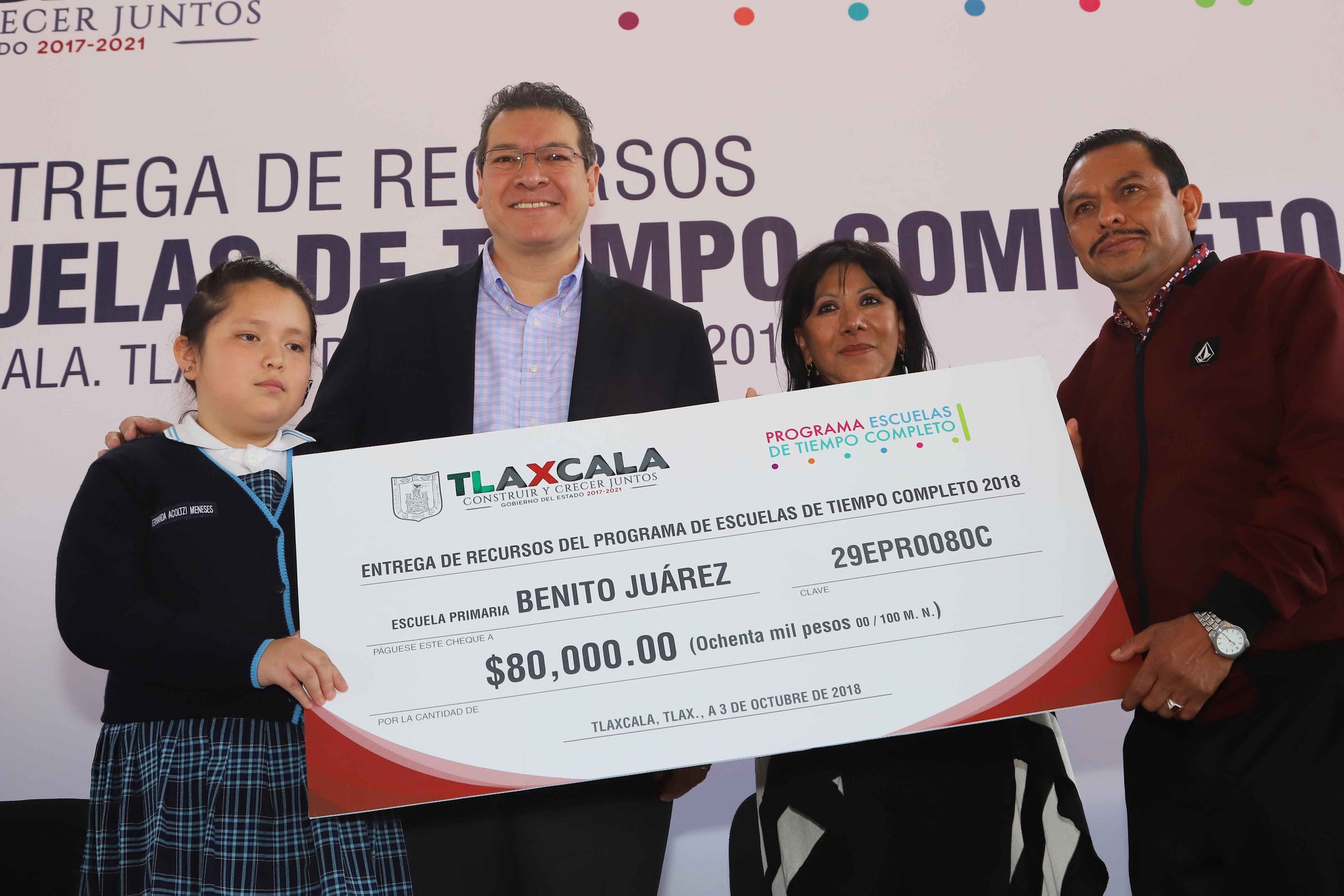 El Gobernador de Tlaxcala, Marco Antonio Mena Rodríguez, encabezó la entrega del programa “Escuelas de Tiempo Completo”. (Especial)
