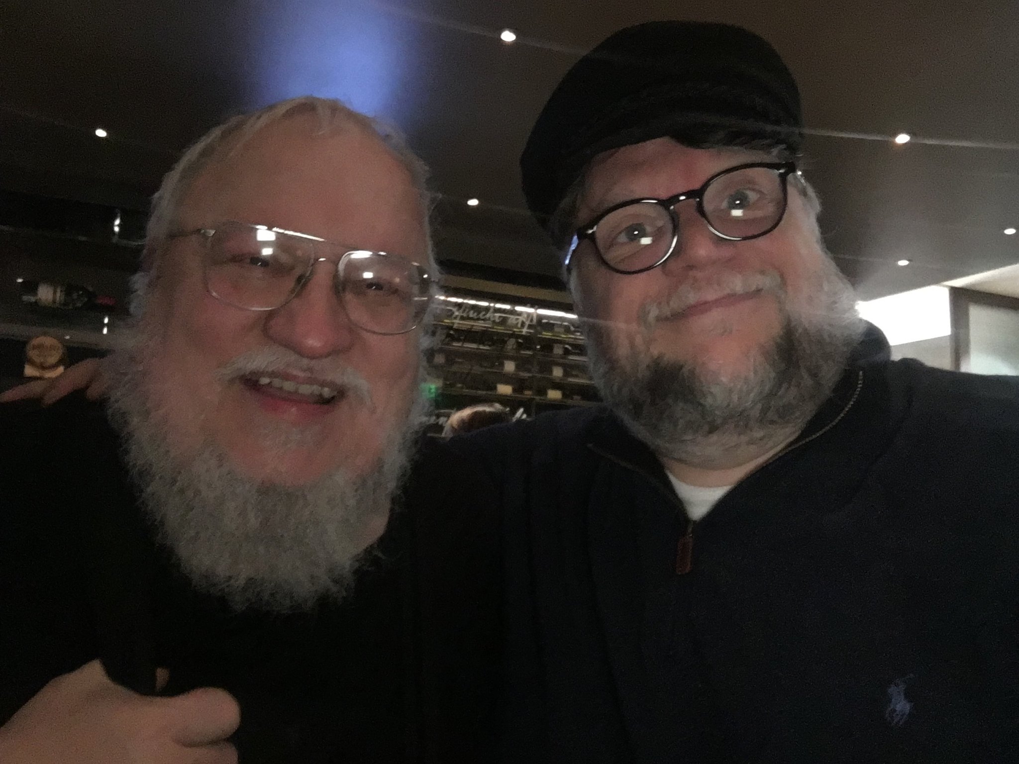 Guillermo del Toro estuvo en compañía del autor. (Foto: Twitter)