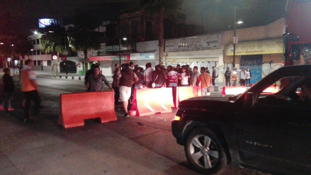 Los comerciantes bloquearon la calle 5 de febrero.