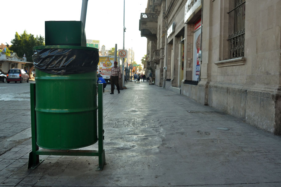 El pasado lunes comenzó el nuevo horario nocturno de recolección de basura en el Centro de Torreón, por lo que al amanecer las calles lucen limpias. (