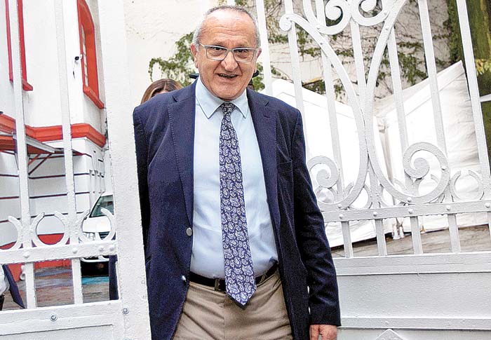 El representante del gobierno de transición del Presidente electo en la modernización del TLC.