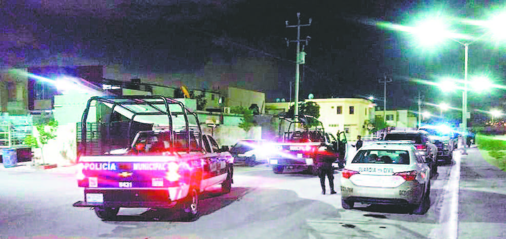 La zona fue rodeada por policías municipales y detectives estatales. (Foto: Especial)