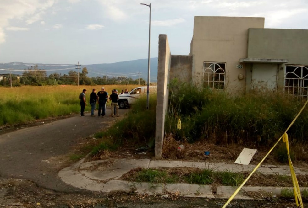 Las autoridades acordonaron el área para iniciar con las investigaciones correspondientes. (Jorge Martínez)
